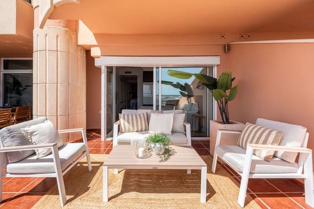 Apartamento de 2 habitaciones en Nueva Andalucia, Marbella en venta con piscina garaje - 849.000 € (Ref: 9976571)