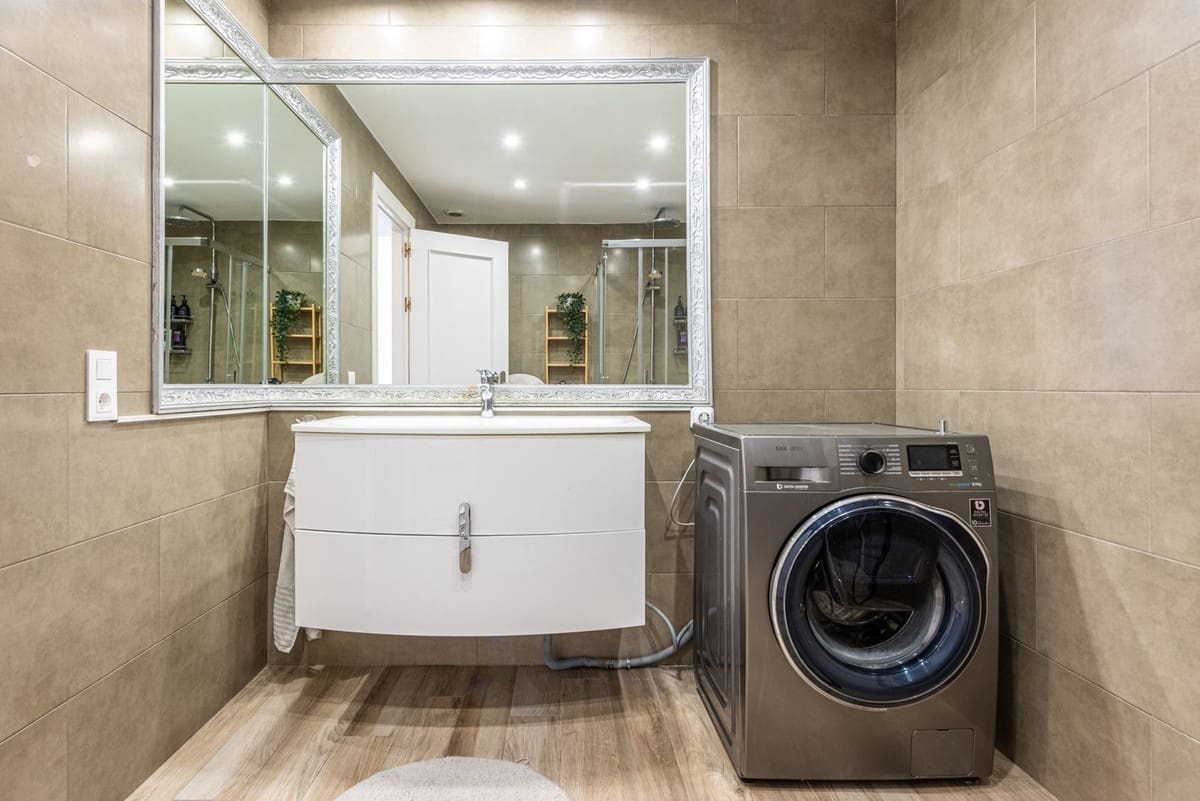 Apartamento de 2 habitaciones en Nueva Andalucia en venta con piscina garaje - 849.000 € (Ref: 9976571)