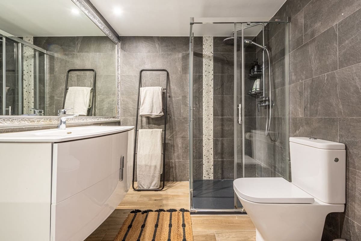 Apartamento de 2 habitaciones en Nueva Andalucia en venta con piscina garaje - 849.000 € (Ref: 9976571)