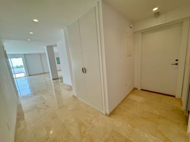 Apartamento de 3 habitaciones en Atalaya-Isdabe, Estepona en venta con piscina - 698.000 € (Ref: 9977907)