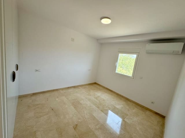 Apartamento de 3 habitaciones en Atalaya-Isdabe, Estepona en venta con piscina - 698.000 € (Ref: 9977907)