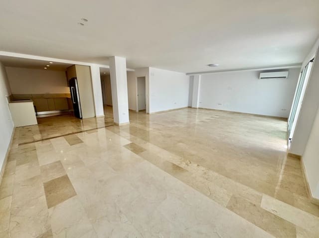 Apartamento de 3 habitaciones en Atalaya-Isdabe, Estepona en venta con piscina - 698.000 € (Ref: 9977907)