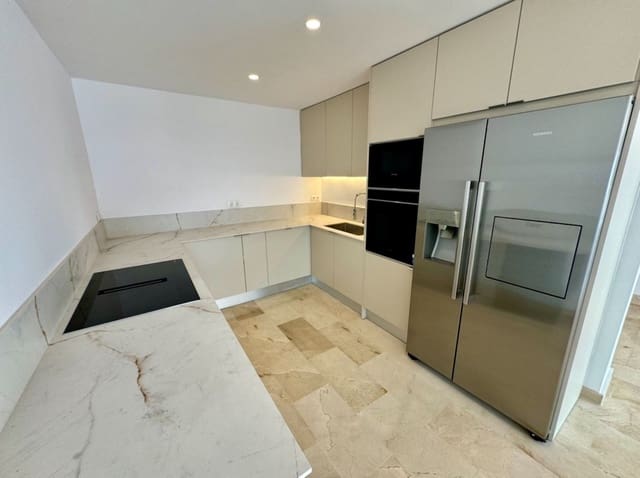 Apartamento de 3 habitaciones en Atalaya-Isdabe, Estepona en venta con piscina - 698.000 € (Ref: 9977907)