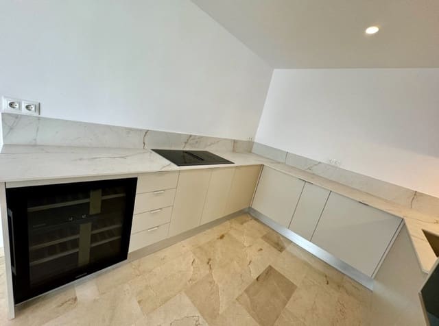 Apartamento de 3 habitaciones en Atalaya-Isdabe, Estepona en venta con piscina - 698.000 € (Ref: 9977907)