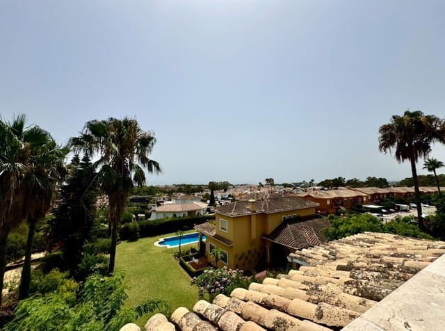 Apartamento de 3 habitaciones en Atalaya-Isdabe, Estepona en venta con piscina - 698.000 € (Ref: 9977907)