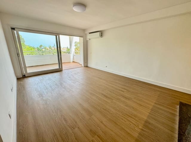 Apartamento de 2 habitaciones en Atalaya-Isdabe, Estepona en venta con piscina - 378.000 € (Ref: 9981576)