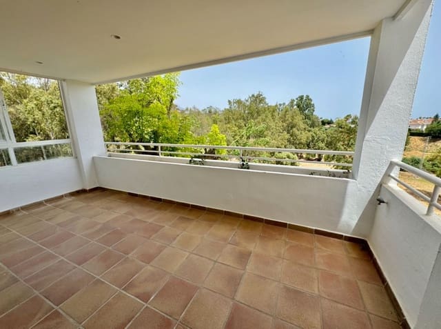 Apartamento de 2 habitaciones en Atalaya-Isdabe, Estepona en venta con piscina - 378.000 € (Ref: 9981576)