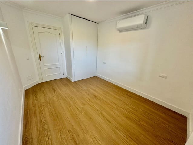 Apartamento de 2 habitaciones en Atalaya-Isdabe, Estepona en venta con piscina - 378.000 € (Ref: 9981576)