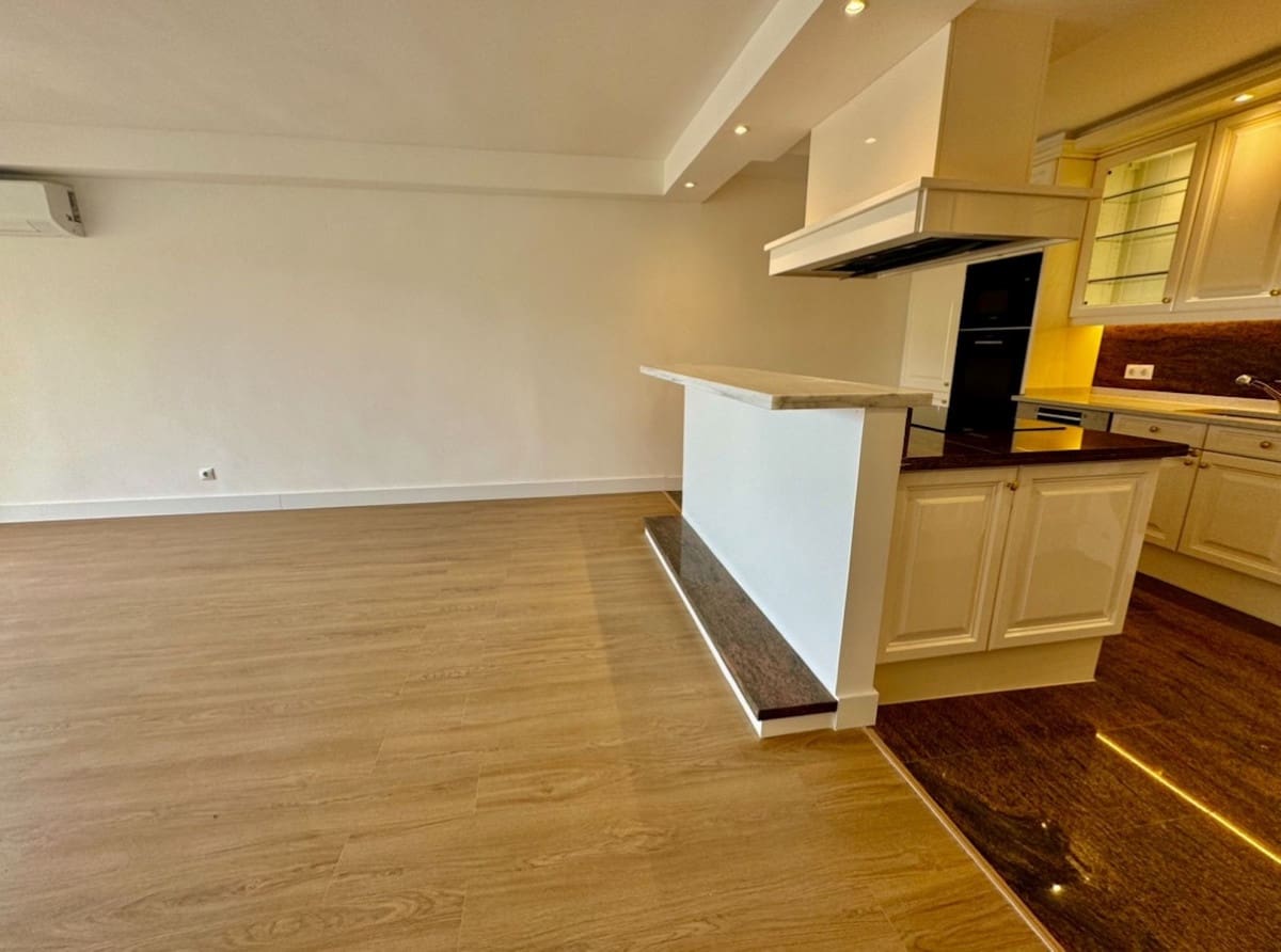 Apartamento de 2 habitaciones en Atalaya-Isdabe en venta con piscina - 378.000 € (Ref: 9981576)