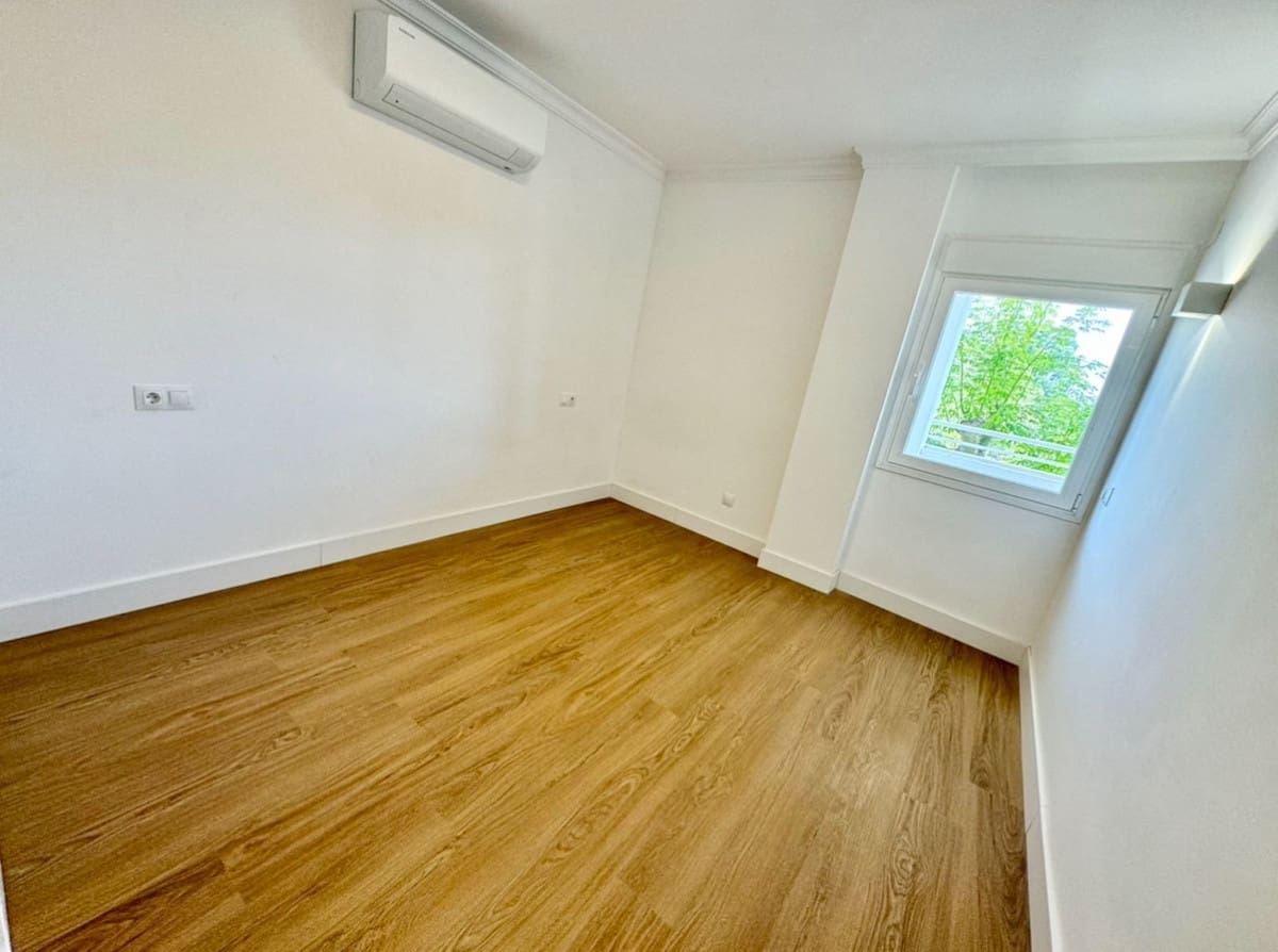 Apartamento de 2 habitaciones en Atalaya-Isdabe en venta con piscina - 378.000 € (Ref: 9981576)