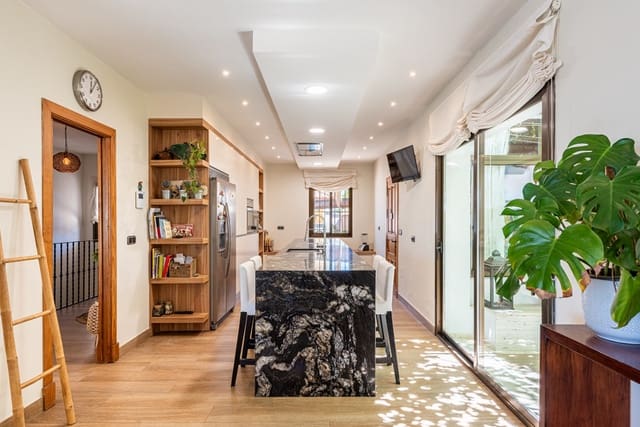 5 chambre Villa/Maison à vendre à Marbella avec piscine - 1 700 000 € (Ref: 9981578)