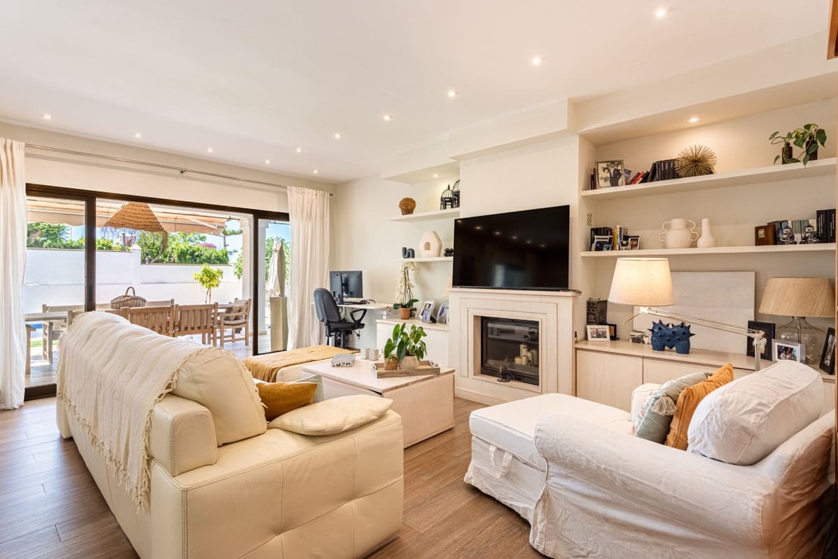5 chambre Villa/Maison à vendre à Marbella avec piscine - 1 700 000 € (Ref: 9981578)