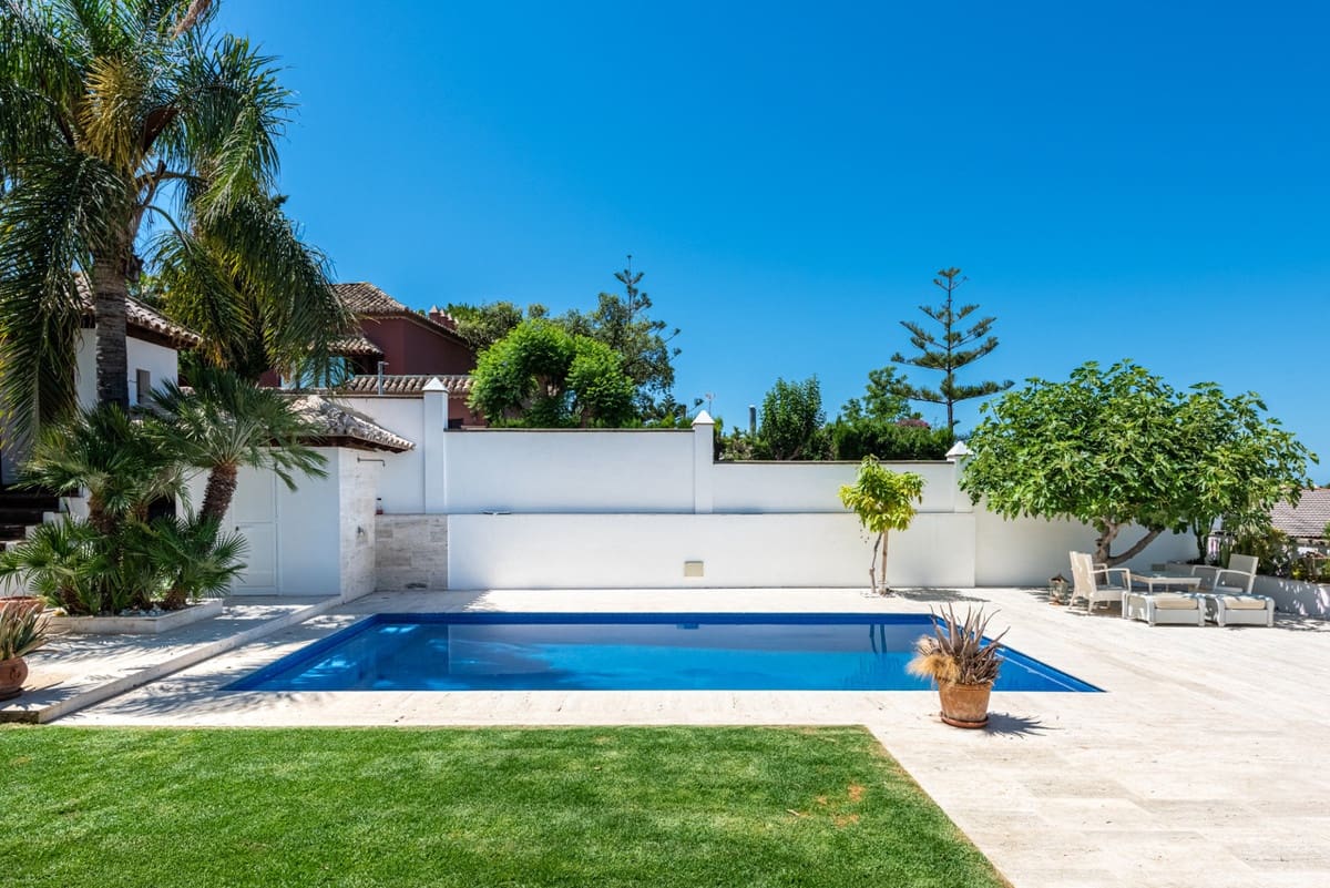 5 chambre Villa/Maison à vendre à Marbella avec piscine - 1 700 000 € (Ref: 9981578)