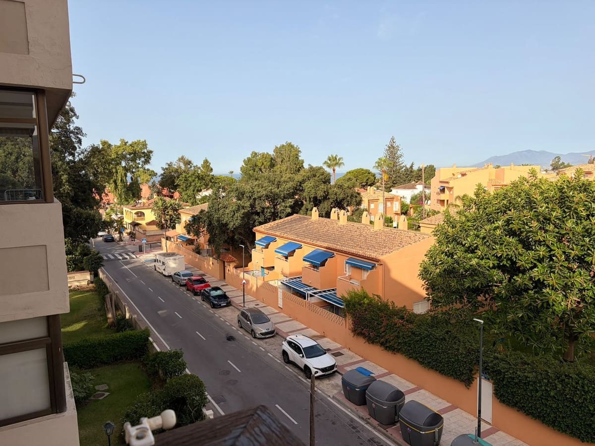 Apartamento de 2 habitaciones en Marbella en venta con piscina - 380.000 € (Ref: 9981580)
