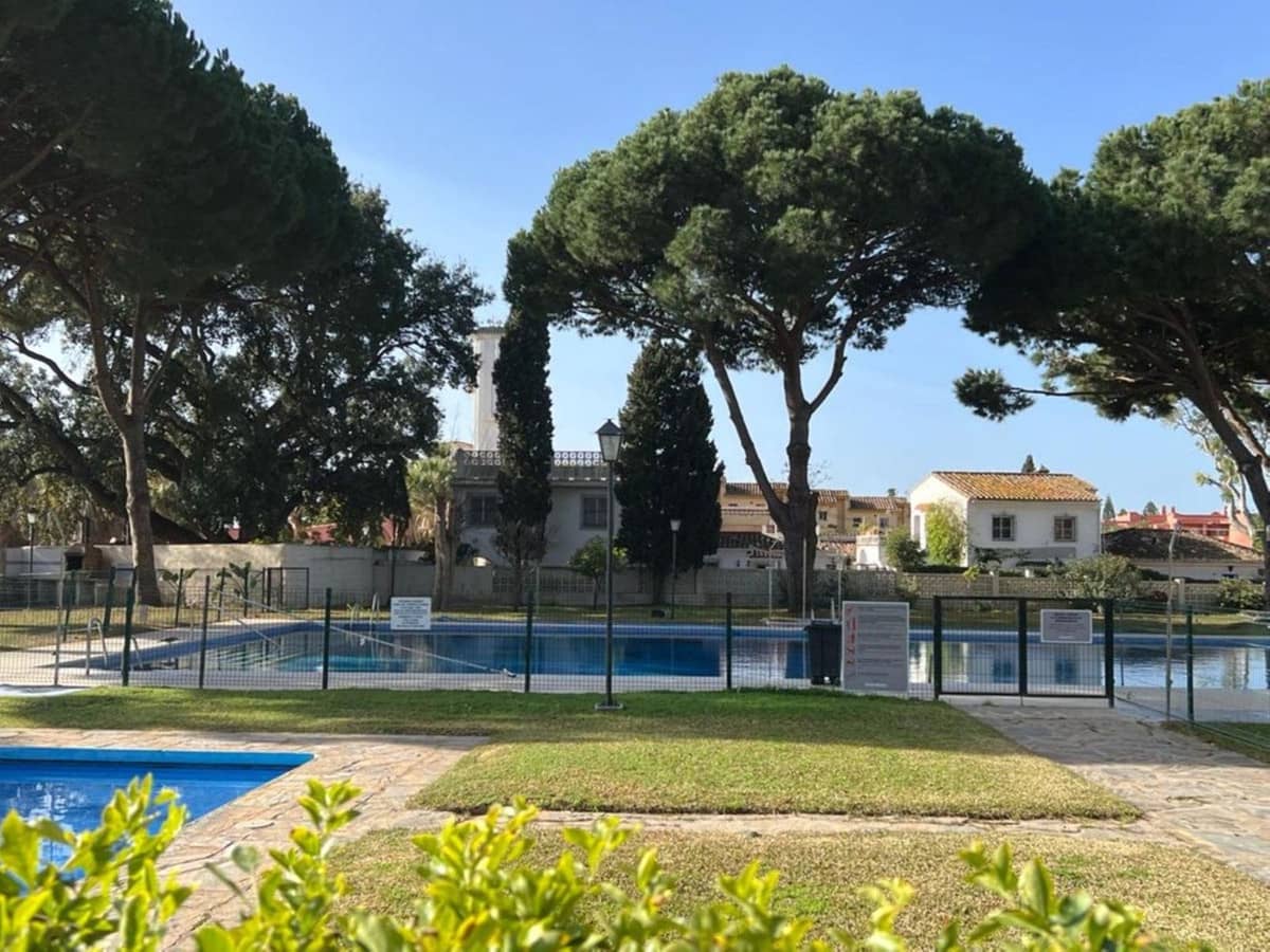 Apartamento de 2 habitaciones en Marbella en venta con piscina - 380.000 € (Ref: 9981580)