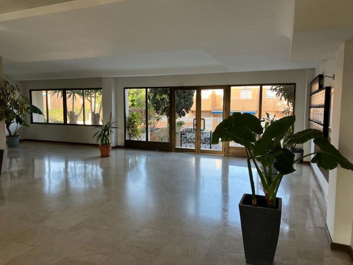Apartamento de 2 habitaciones en Marbella en venta con piscina - 380.000 € (Ref: 9981580)