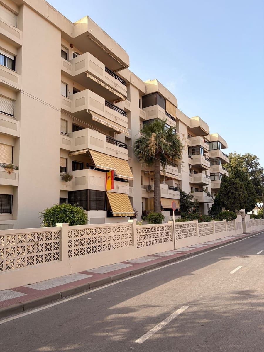Apartamento de 2 habitaciones en Marbella en venta con piscina - 380.000 € (Ref: 9981580)