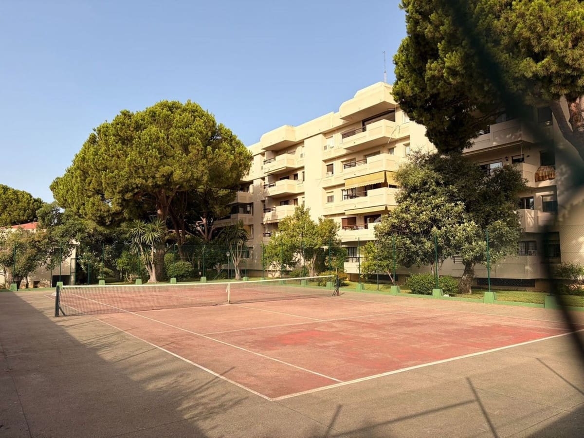 Apartamento de 2 habitaciones en Marbella en venta con piscina - 380.000 € (Ref: 9981580)