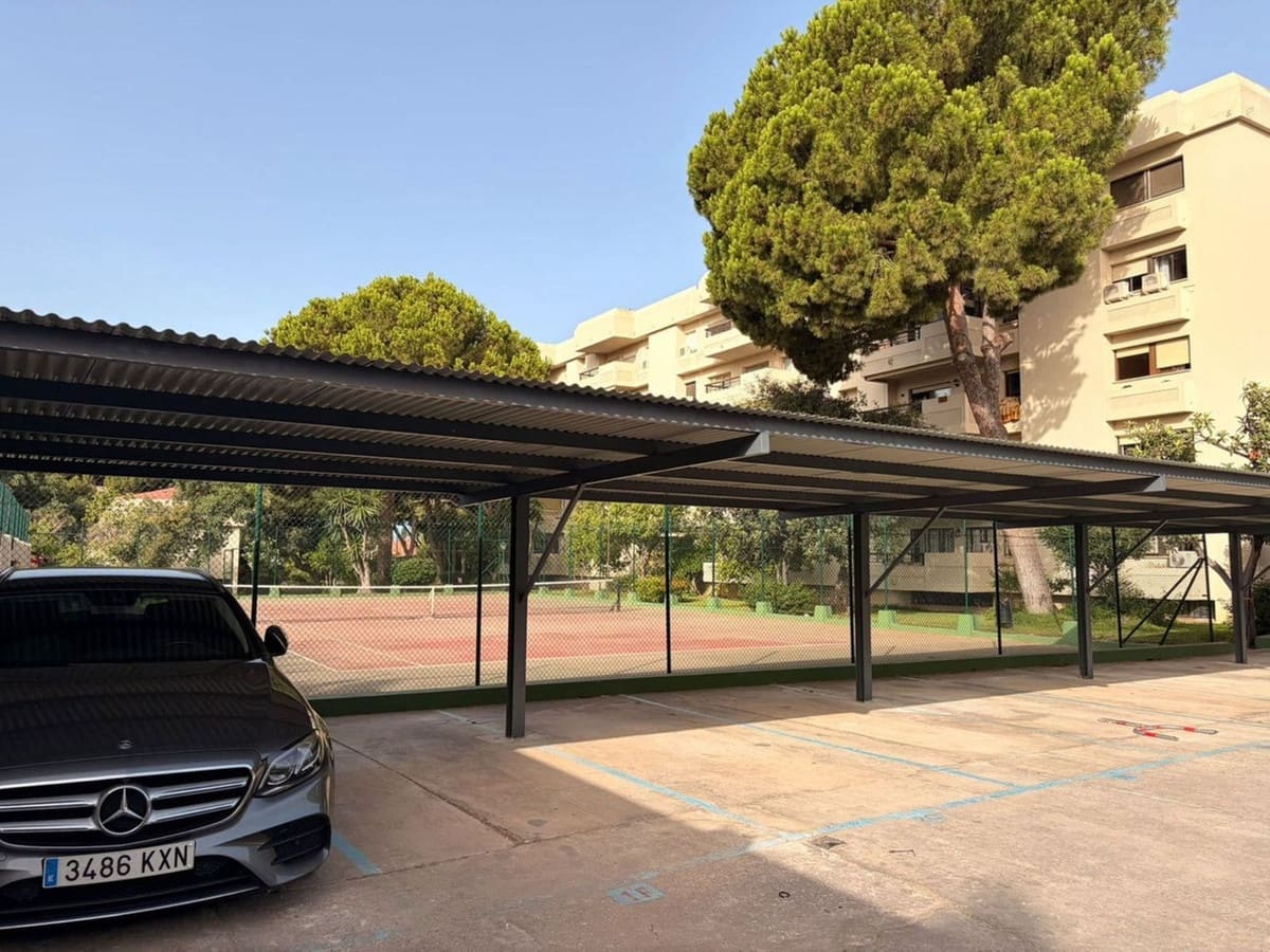 Apartamento de 2 habitaciones en Marbella en venta con piscina - 380.000 € (Ref: 9981580)