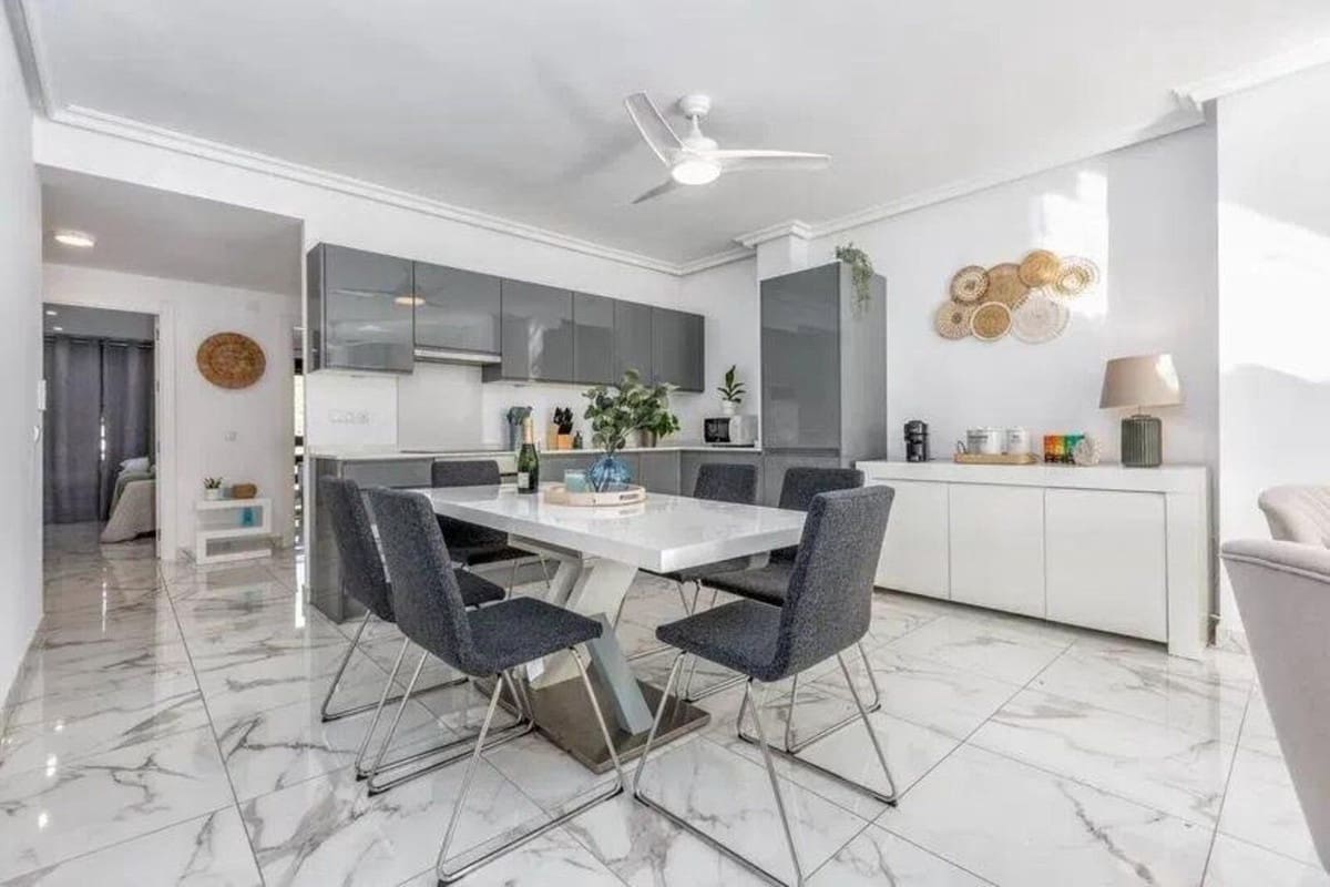3 soveværelse Lejlighed til salg i Nueva Andalucia med swimmingpool - € 549.000 (Ref: 9981582)