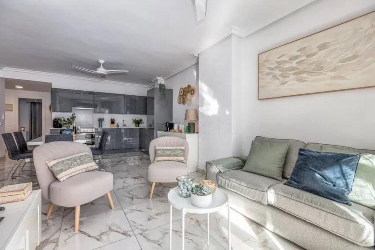 3 soveværelse Lejlighed til salg i Nueva Andalucia med swimmingpool - € 549.000 (Ref: 9981582)