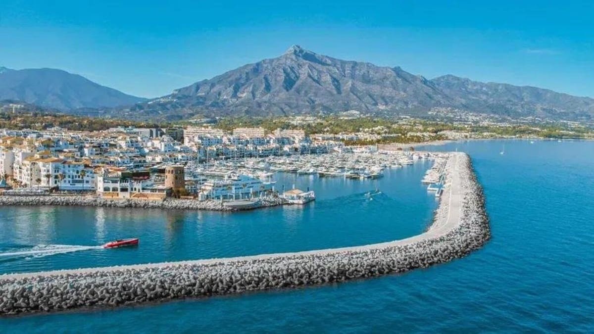 3 soveværelse Lejlighed til salg i Nueva Andalucia med swimmingpool - € 549.000 (Ref: 9981582)