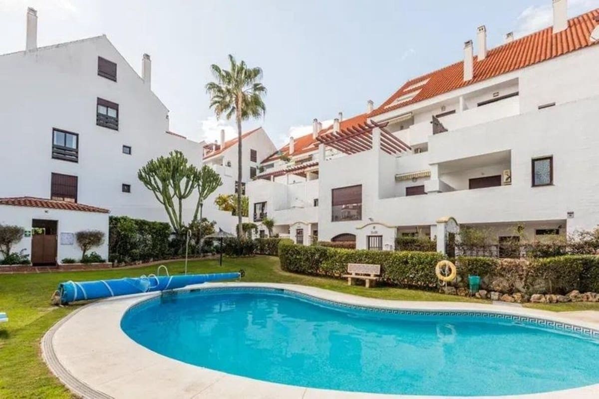 3 soveværelse Lejlighed til salg i Nueva Andalucia med swimmingpool - € 549.000 (Ref: 9981582)