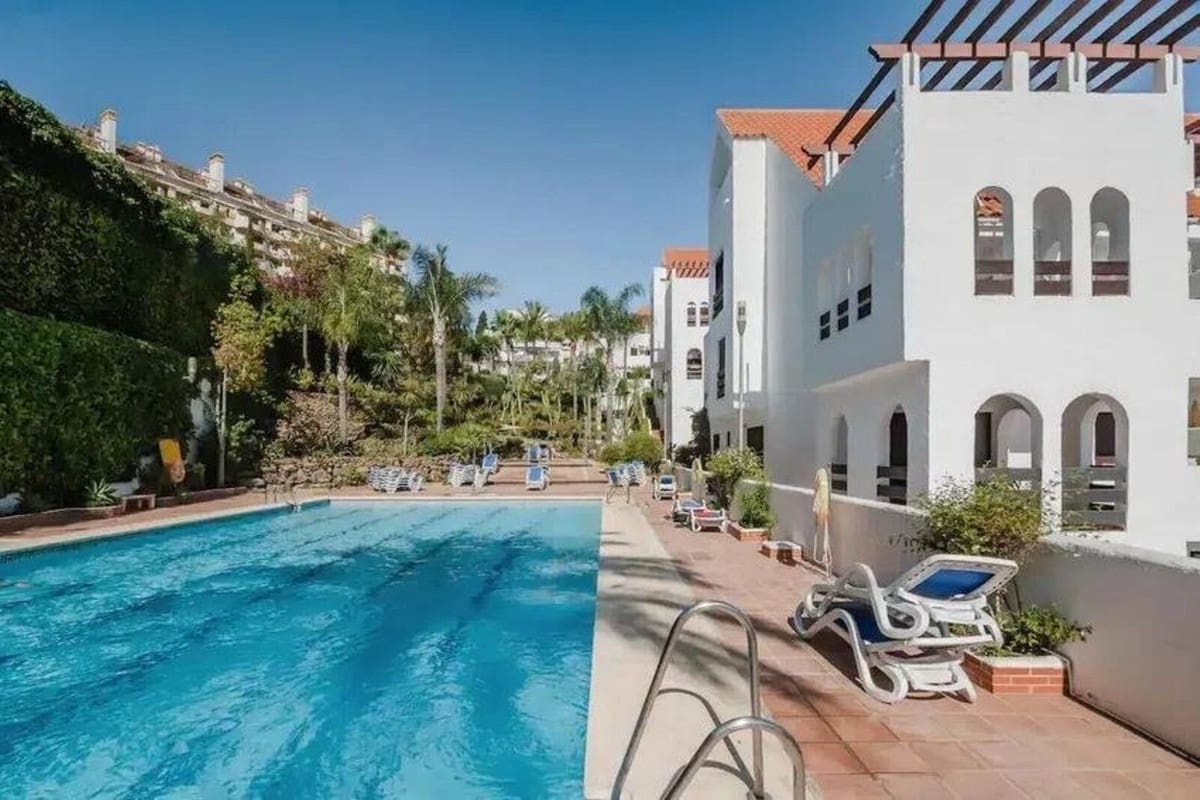 3 soveværelse Lejlighed til salg i Nueva Andalucia med swimmingpool - € 549.000 (Ref: 9981582)