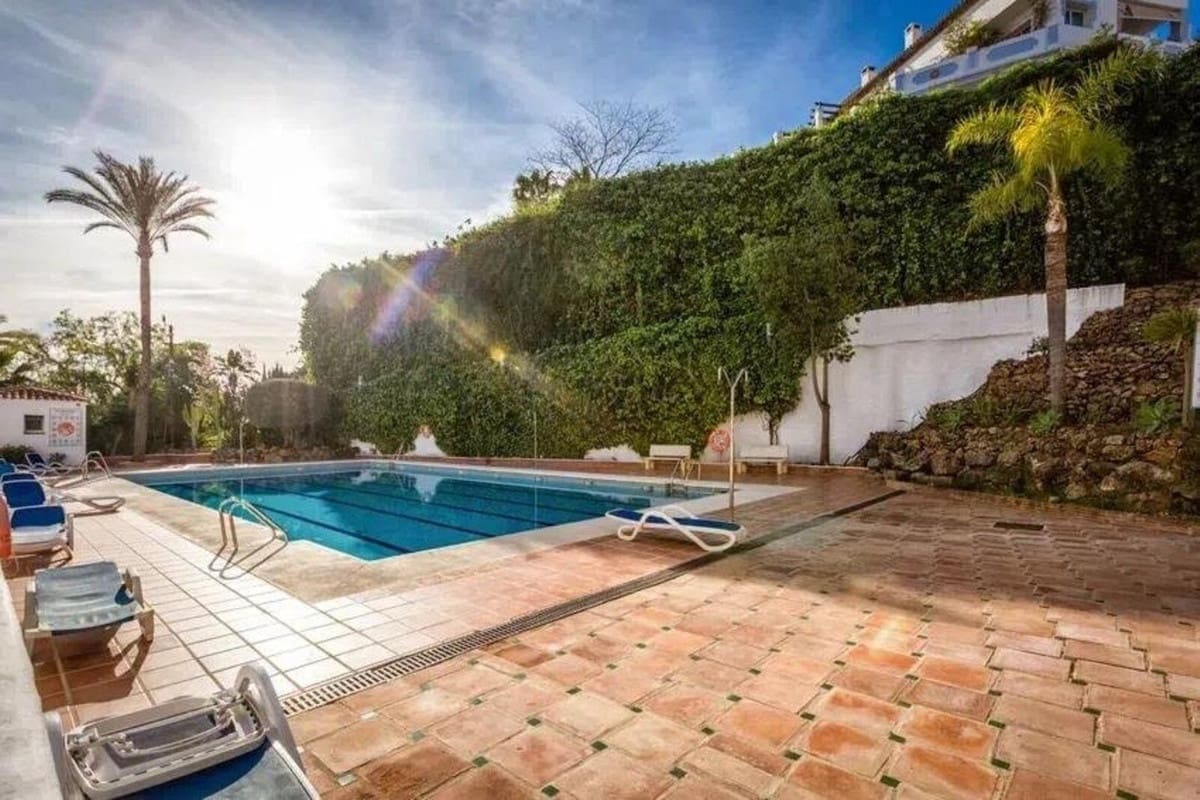 3 soveværelse Lejlighed til salg i Nueva Andalucia med swimmingpool - € 549.000 (Ref: 9981582)