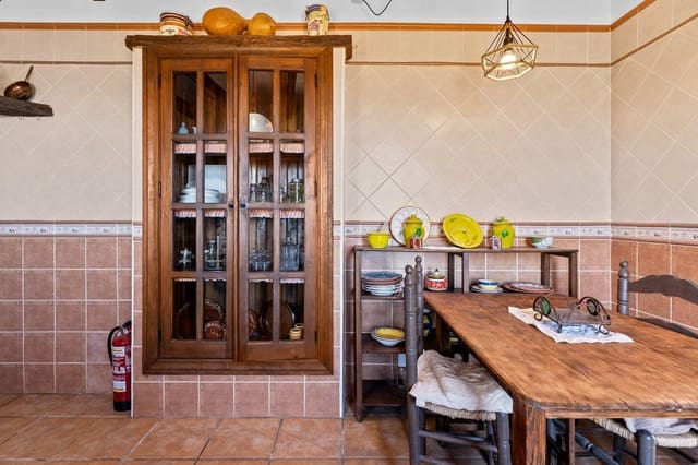 4 bedroom Villa for sale in Mijas with pool - € 725,000 (Ref: 9981586)