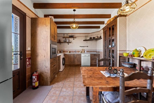 4 bedroom Villa for sale in Mijas with pool - € 725,000 (Ref: 9981586)
