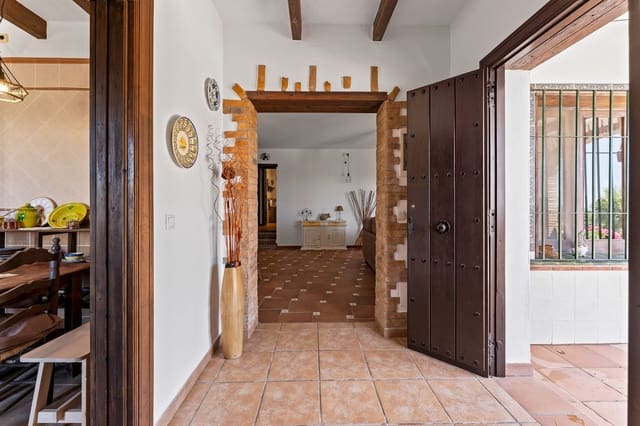 4 bedroom Villa for sale in Mijas with pool - € 725,000 (Ref: 9981586)