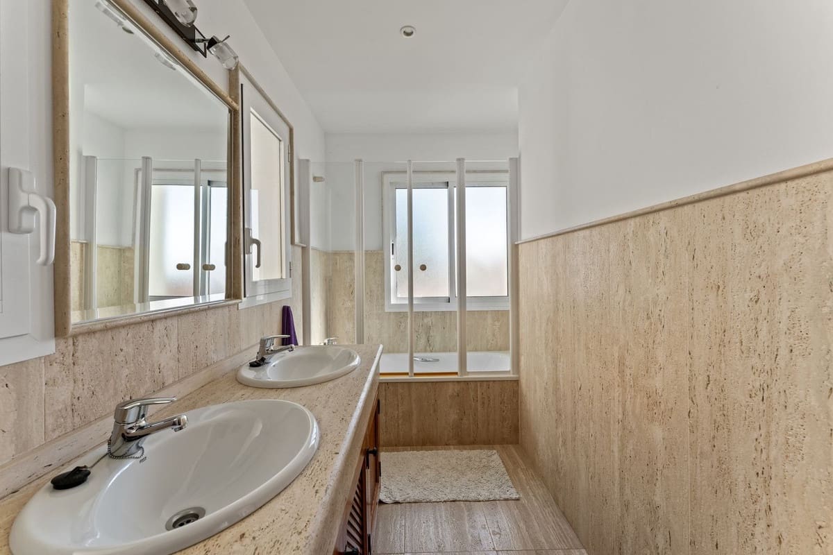 3 slaapkamer Villa te koop in Mijas met zwembad - € 1.460.000 (Ref: 9981587)
