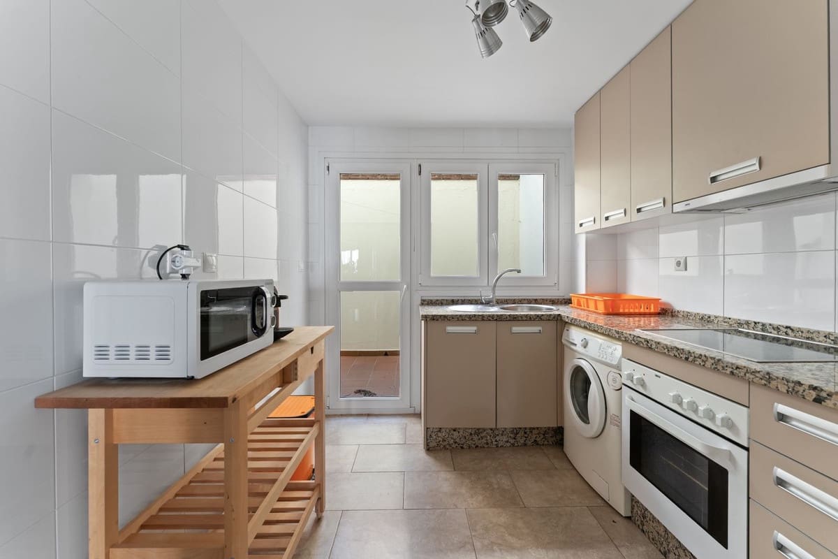 2 slaapkamer Appartement te koop in Benalmadena met zwembad - € 540.000 (Ref: 9981589)