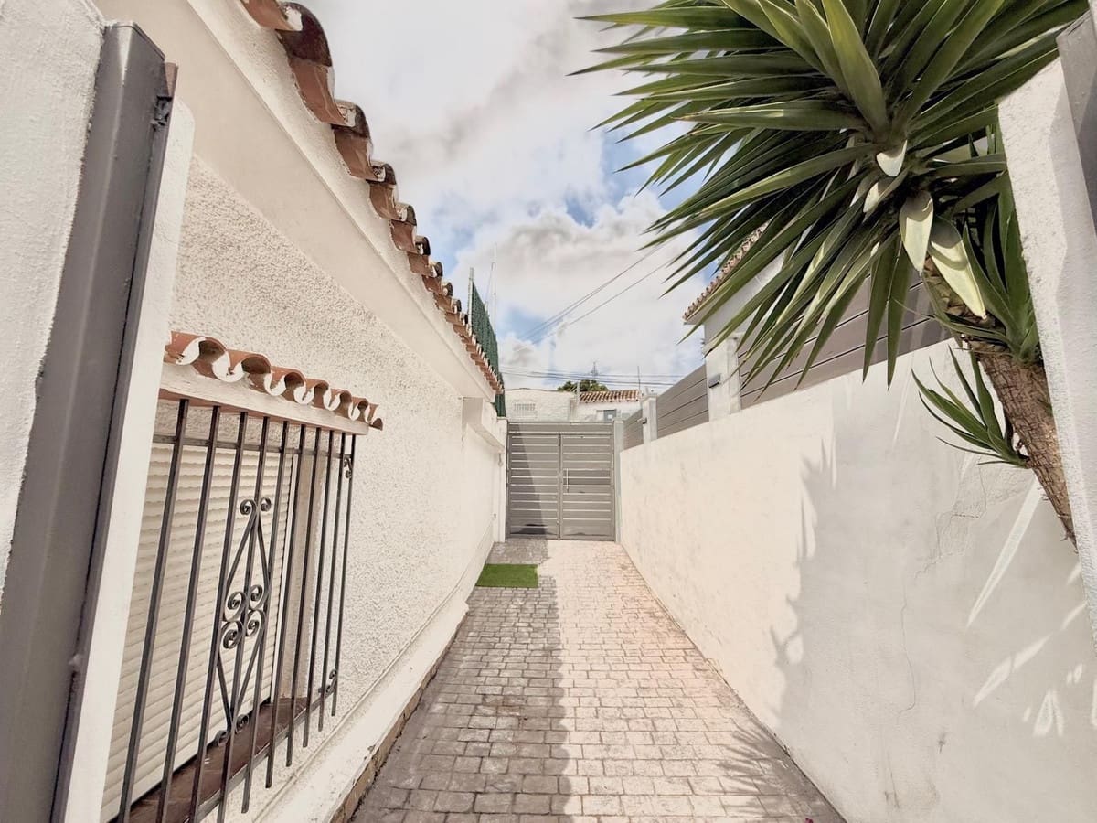 3 soverom Kjedet enebolig til salgs i Benalmadena med svømmebasseng - € 625 000 (Ref: 9983295)