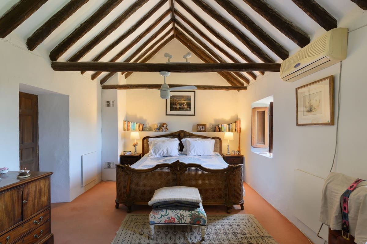 3 bedroom Villa for sale in Estepona with pool - € 1,200,000 (Ref: 9983297)