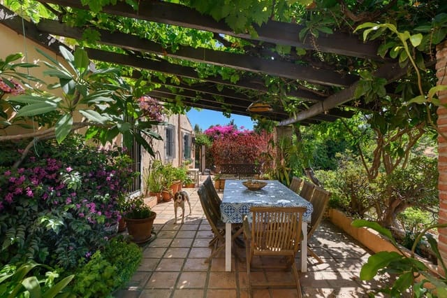 3 slaapkamer Villa te koop in Estepona met zwembad - € 1.200.000 (Ref: 9983297)