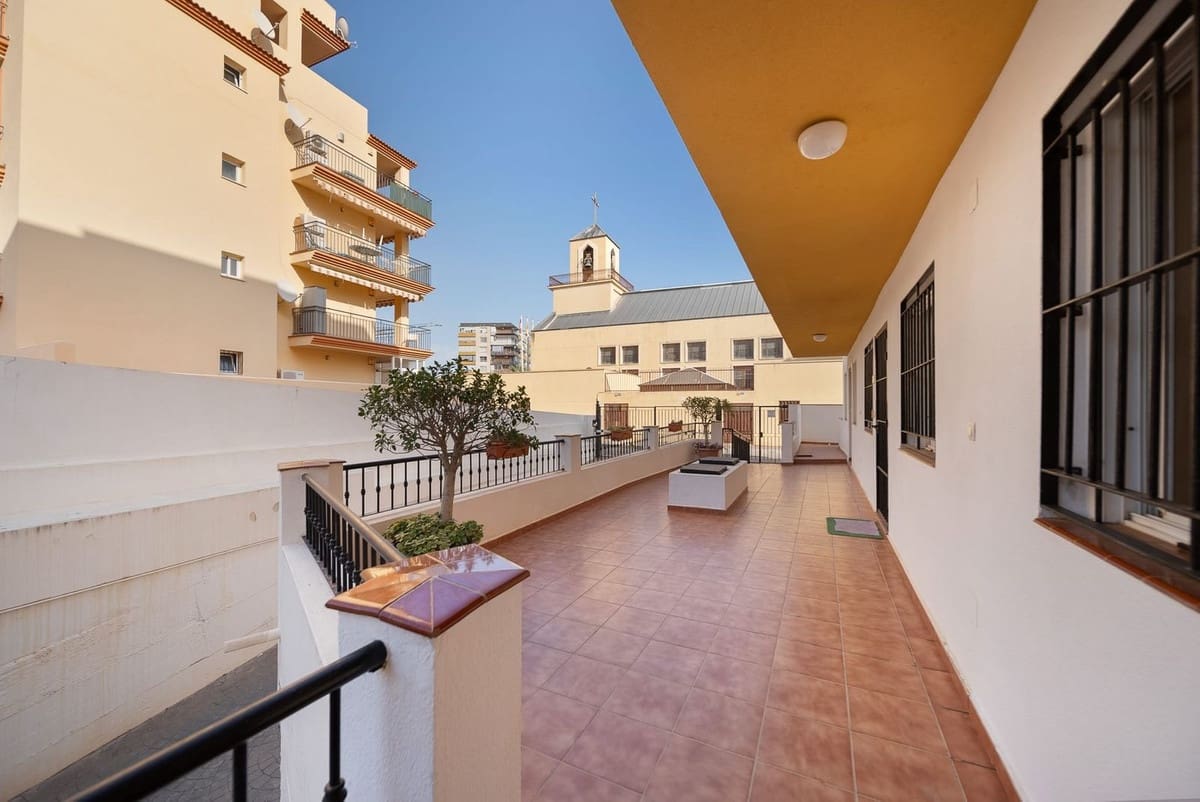 2 soverom Leilighet til salgs i Benalmadena Costa med svømmebasseng - € 327 500 (Ref: 9983302)