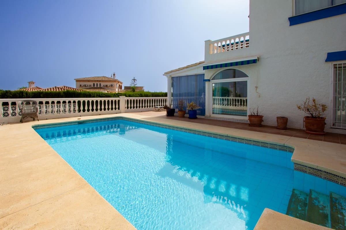5 slaapkamer Villa te koop in Mijas Costa met zwembad garage - € 1.050.000 (Ref: 9983303)