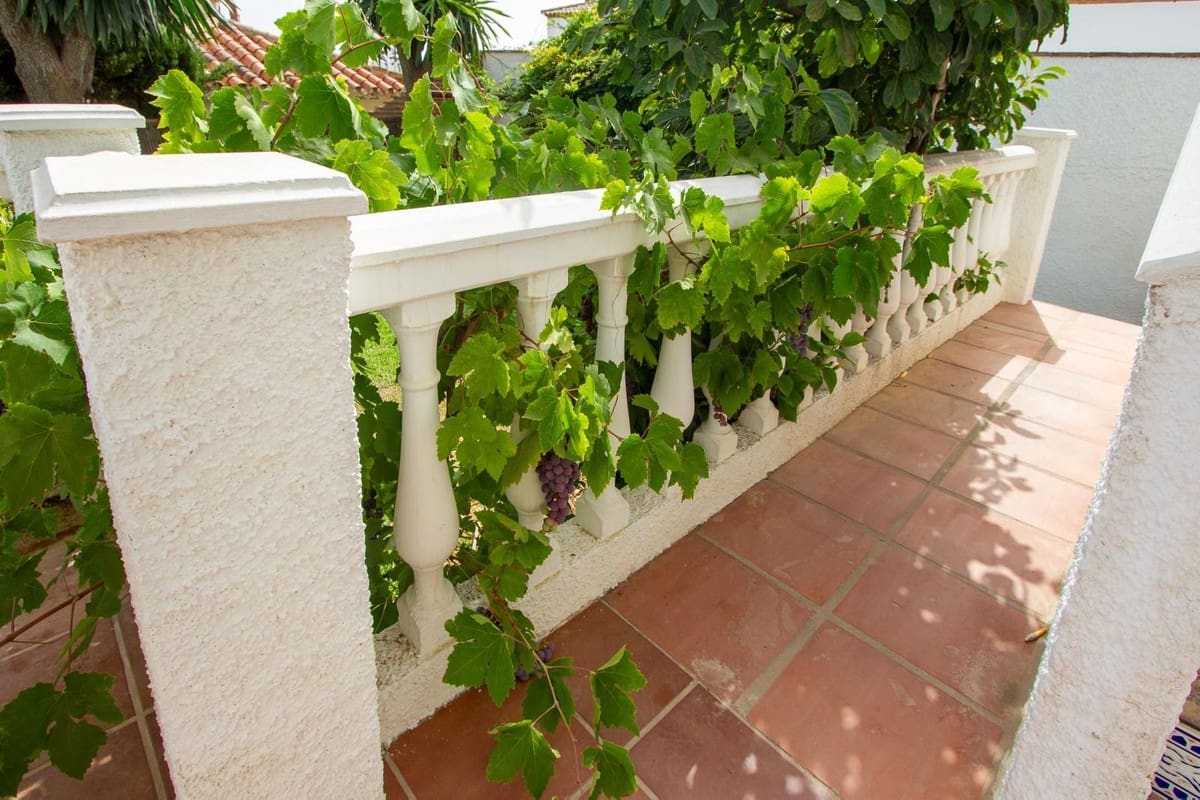 5 slaapkamer Villa te koop in Mijas Costa met zwembad garage - € 1.050.000 (Ref: 9983303)