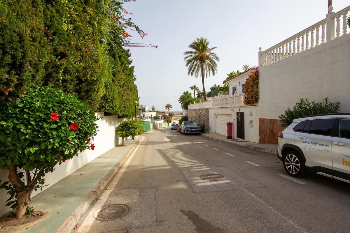 5 slaapkamer Villa te koop in Mijas Costa met zwembad garage - € 1.050.000 (Ref: 9983303)