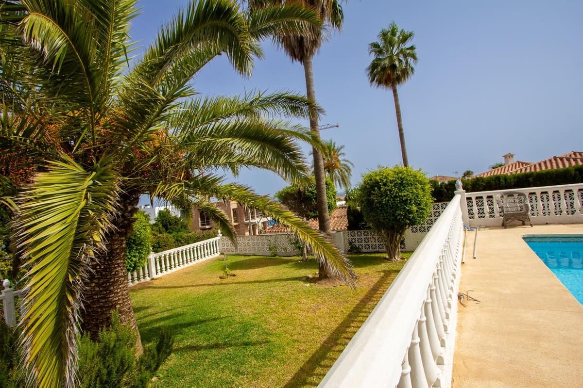 5 slaapkamer Villa te koop in Mijas Costa met zwembad garage - € 1.050.000 (Ref: 9983303)