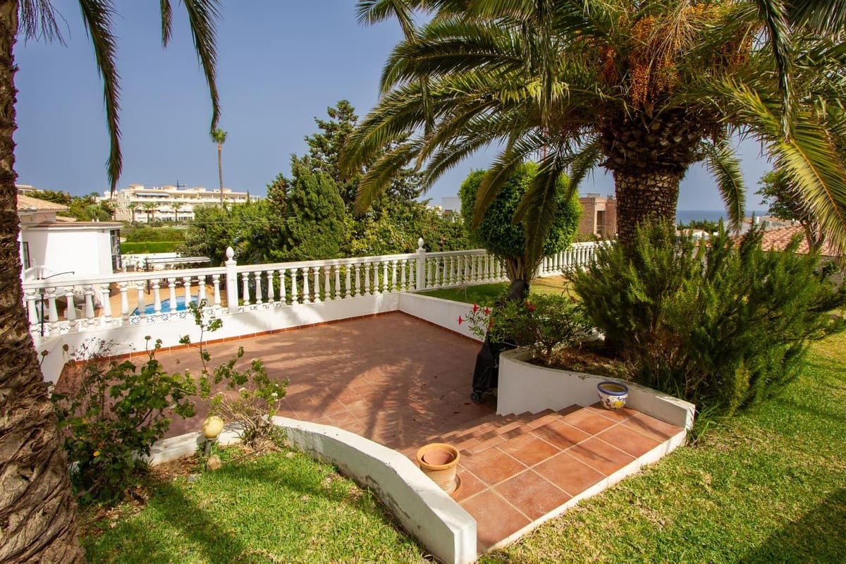 5 slaapkamer Villa te koop in Mijas Costa met zwembad garage - € 1.050.000 (Ref: 9983303)