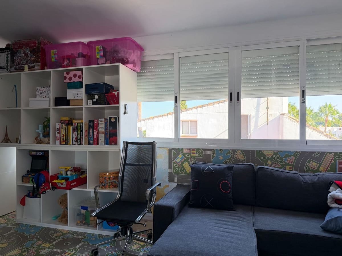 3 makuuhuone Paritalo myytävänä paikassa Marbella mukana uima-altaan 
autotalli - 1 200 000 € (Ref: 9985905)