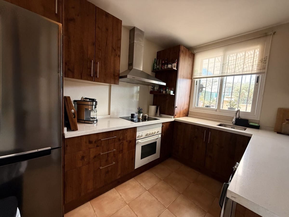 Casa de 2 habitaciones en Cerro del Aguila en venta con piscina garaje - 385.000 € (Ref: 9985906)