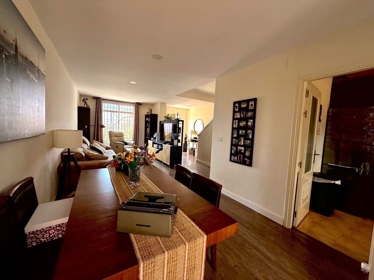 Casa de 2 habitaciones en Cerro del Aguila en venta con piscina garaje - 385.000 € (Ref: 9985906)
