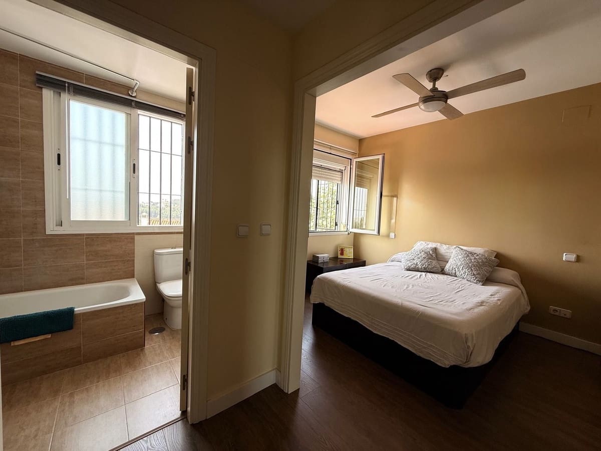 Casa de 2 habitaciones en Cerro del Aguila en venta con piscina garaje - 385.000 € (Ref: 9985906)