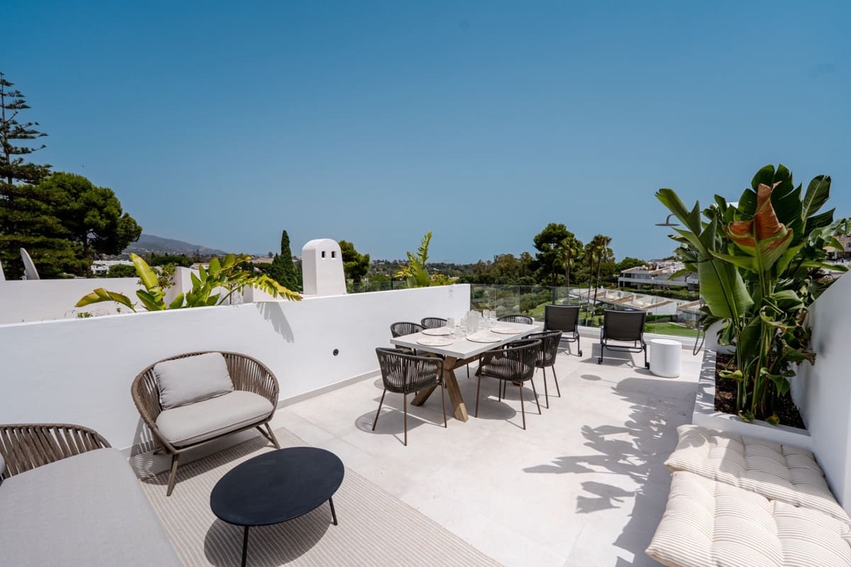 2 soveværelse Lejlighed til salg i Nueva Andalucia med swimmingpool - € 945.000 (Ref: 9985910)