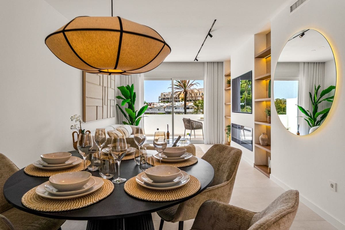 2 soveværelse Lejlighed til salg i Nueva Andalucia med swimmingpool - € 945.000 (Ref: 9985910)