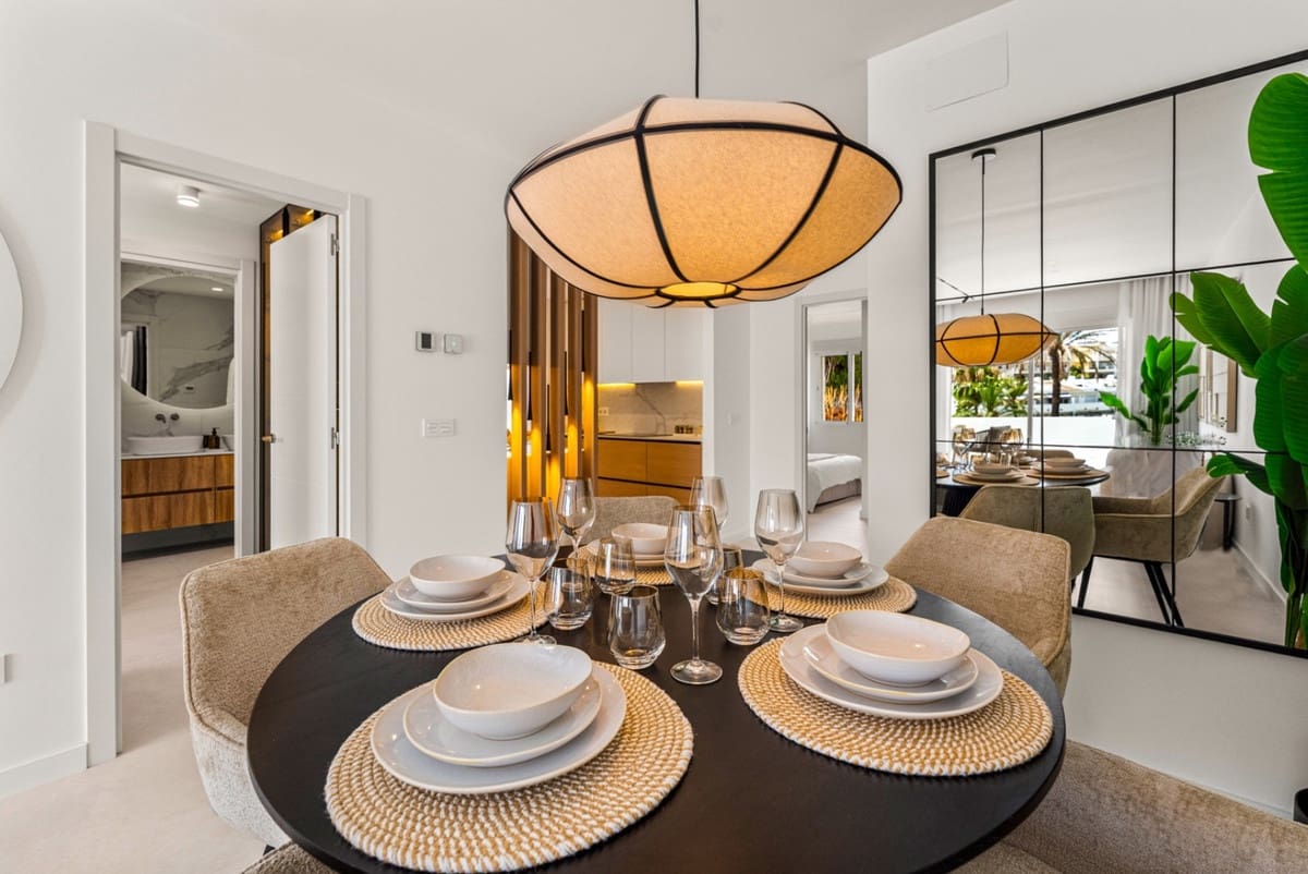 2 soveværelse Lejlighed til salg i Nueva Andalucia med swimmingpool - € 945.000 (Ref: 9985910)